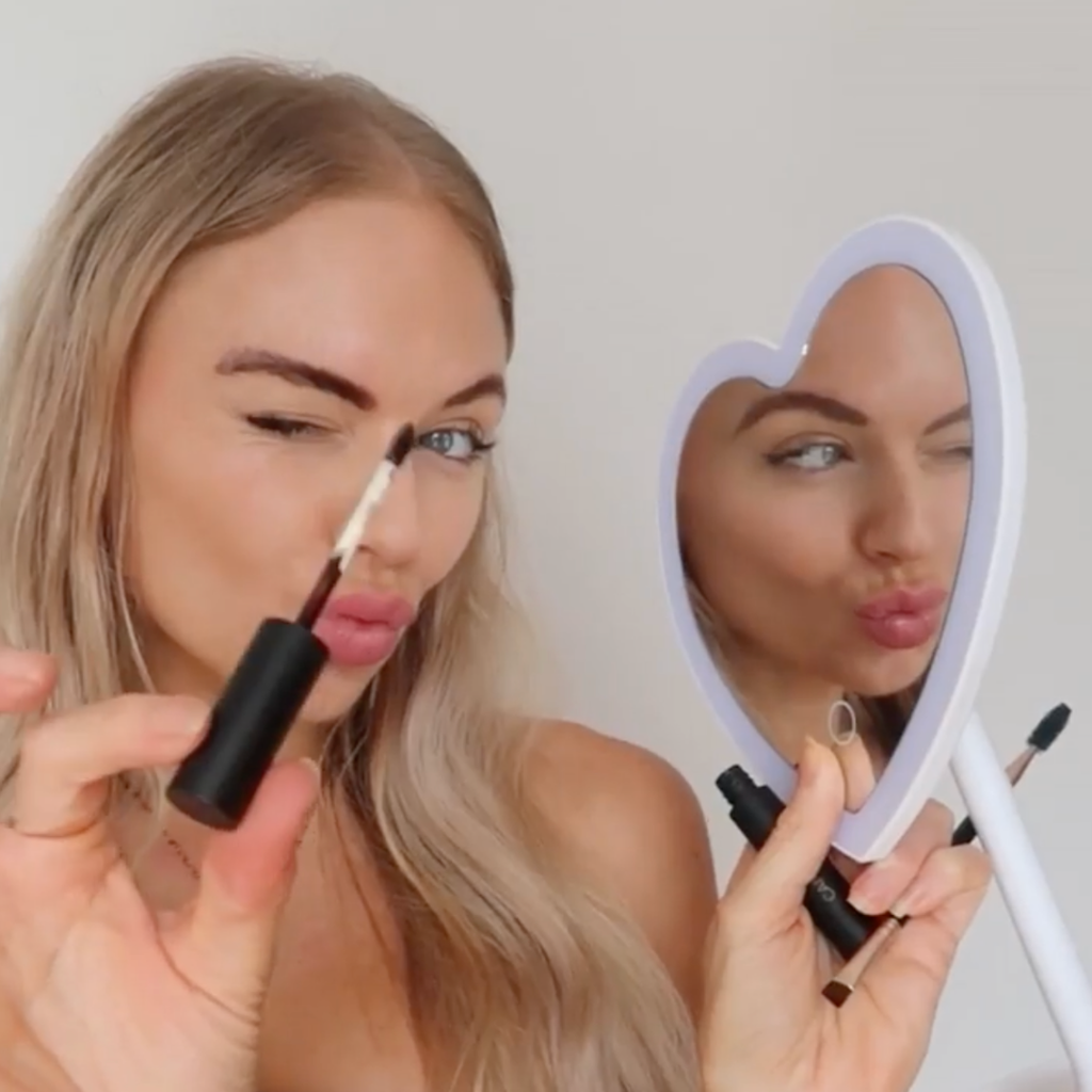 Henna vs Traditional Brow Tinting: Which Is Best for You?