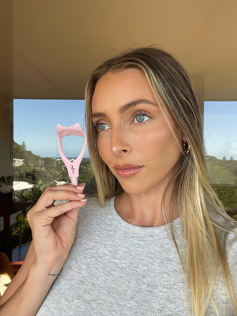 How to Get Perfect Mascara Application Every Time with a Shield