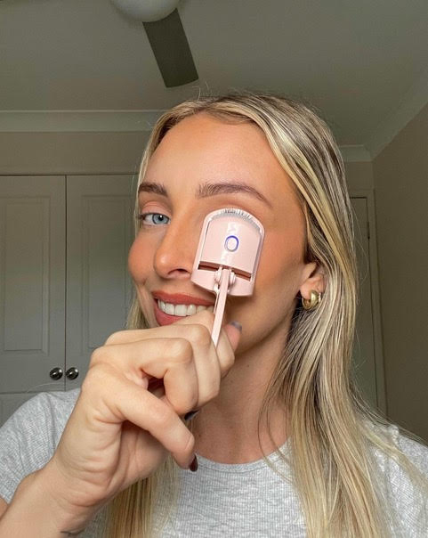 how to use heated eyelash curlers